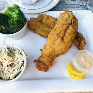 Southern Fried Catfish Cazs Spicy Slaw and it is spicy! Fresh (really fresh) Steamed Broccoli