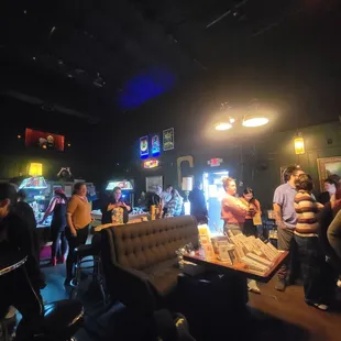 A line to see an opossum