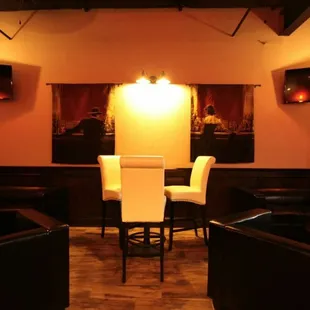 Beautiful lounge with purse hooks, free wifi, &amp; USB ports in all of the bar outlets!