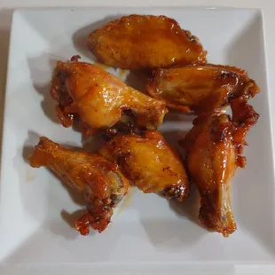 Chicken wings with mango habanero sauce