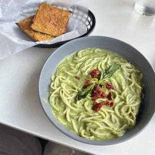 Pesto linguine