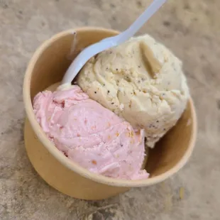 1 Scoop, half Raspberry Cheesecake and half Cowboy Coffee. Excellent.