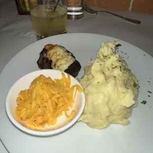 Small filet with mashed potatoes and extra cheese. Unfortunately, dry and slightly overcooked.