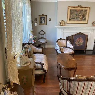 Seating area, so precious