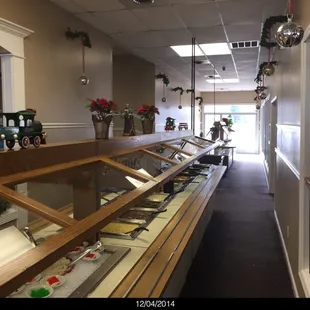 Buffet lay out - rather close quarters!