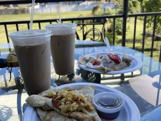 Queen’s Bee Coffe And Creperie