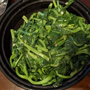 Garlic stir fried pea shoots