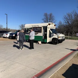 The beignet bus parked in the parking lot