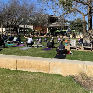 Free outdoor yoga
