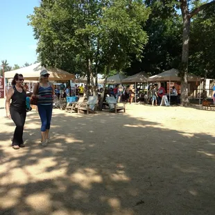 Hustle and bustle of the market....dog friendly.