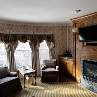 E.E. Nichols Premier Celebrity Suite