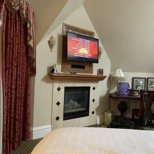 Fireplace Clark Gable Suite
