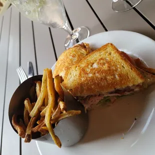 Smoked turkey sandwich