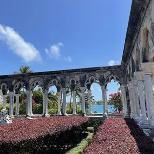 Small garden at the entrance of the cloister