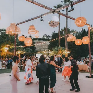 The center circle in the lower level space is a perfect built in dancefloor!