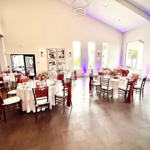 Dining area can change from less than 100 to 250 people