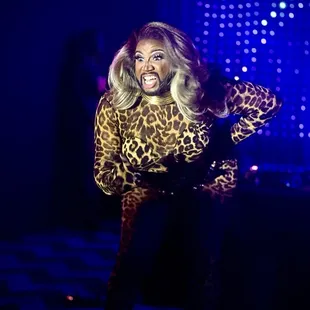 Drag queen performance Stealya Mans