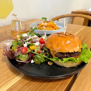 Burger // IG: @munchwithmyan