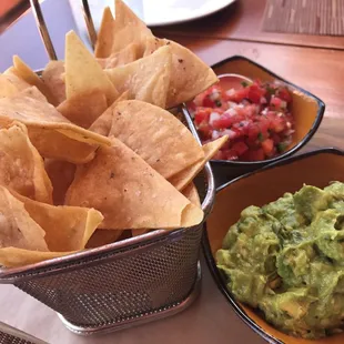 Guacamole &amp; salsa