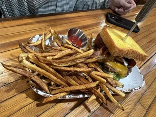 Ducky's Pub and Grill