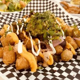 Tater tot nachos