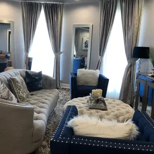 Ladies lounge that can be turned into a event spot (kitchen off to the side)