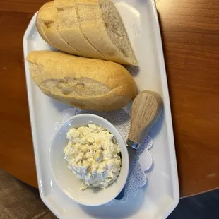 Jalapeño and artichoke dip with sourdough bread .. amazing!