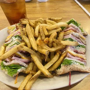 Club and hand cut fries