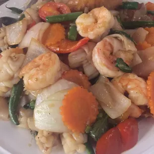 Drunk noodle with all seafood, tilapia, shrimp, and calamari