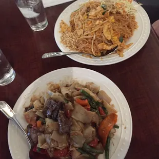 Drunken noodle and pad Thai - yum!!!!