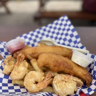 Combo (Fish, Shrimp &amp; Chips)