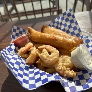 Combo (Fish, Shrimp &amp; Chips)