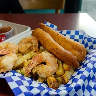 combo $19 + $3.5 garlic fries = $22.50