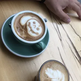 Festive latte art  (&amp; a cortado)