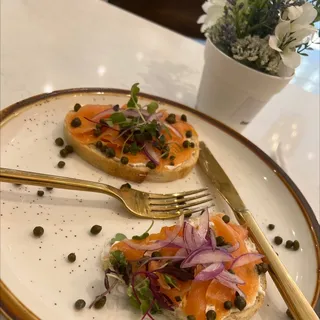 Smoked Salmon Toast