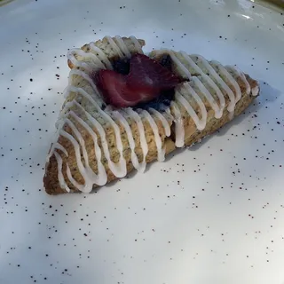 Strawberry Poppyseed Scone (V)