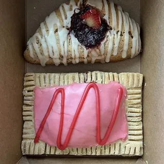 Strawberry Lemon Poppyseed Scone (V)