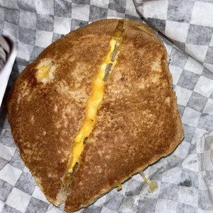 Egg &amp; Cheese on Toast   Good quality/hot &amp; fresh, and for only $4! Definitely would come back.