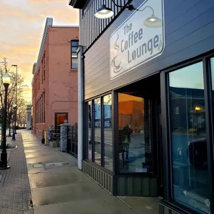 the outside of a coffee shop