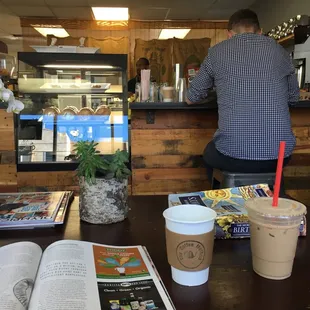 Relaxed coffee house in the same building as a flower shop