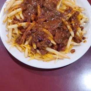 Chili cheese fries w/ ground beef..
