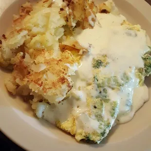 broccoli and cheese omlette with potatoes and rye toast. amazing food and price   love this gem!!