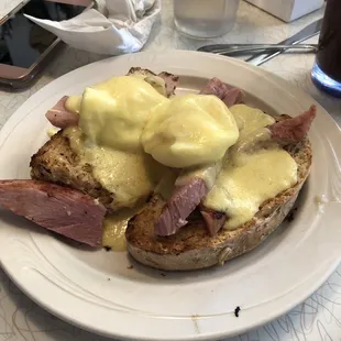 Eggs Benedict