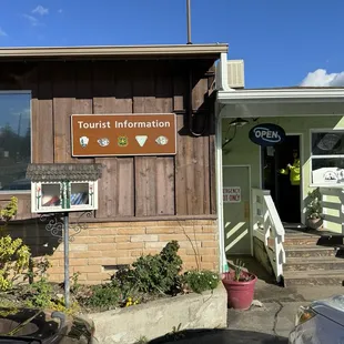 Free library between the Visitor&apos;s Center and The Coffee Shop