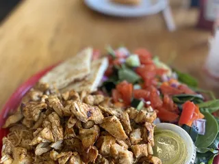 Le Petit Cafe & Grille