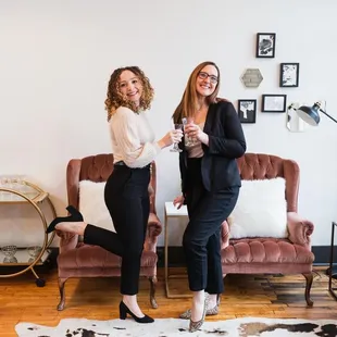 The founder and CEO, Maureen K., to the right of the photo (Photo from the website)