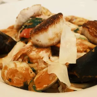 cioppino bucatini