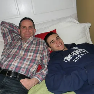 John and Johnny enjoying the visit and cable TV!  We dont get cable at home!