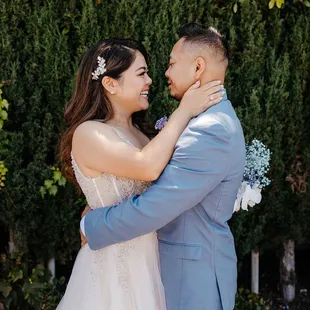 Right outside the venue there is a green background for couple's photos. Photo by www.KimFilms.com