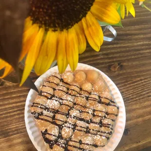 Plates Bubble Waffle!